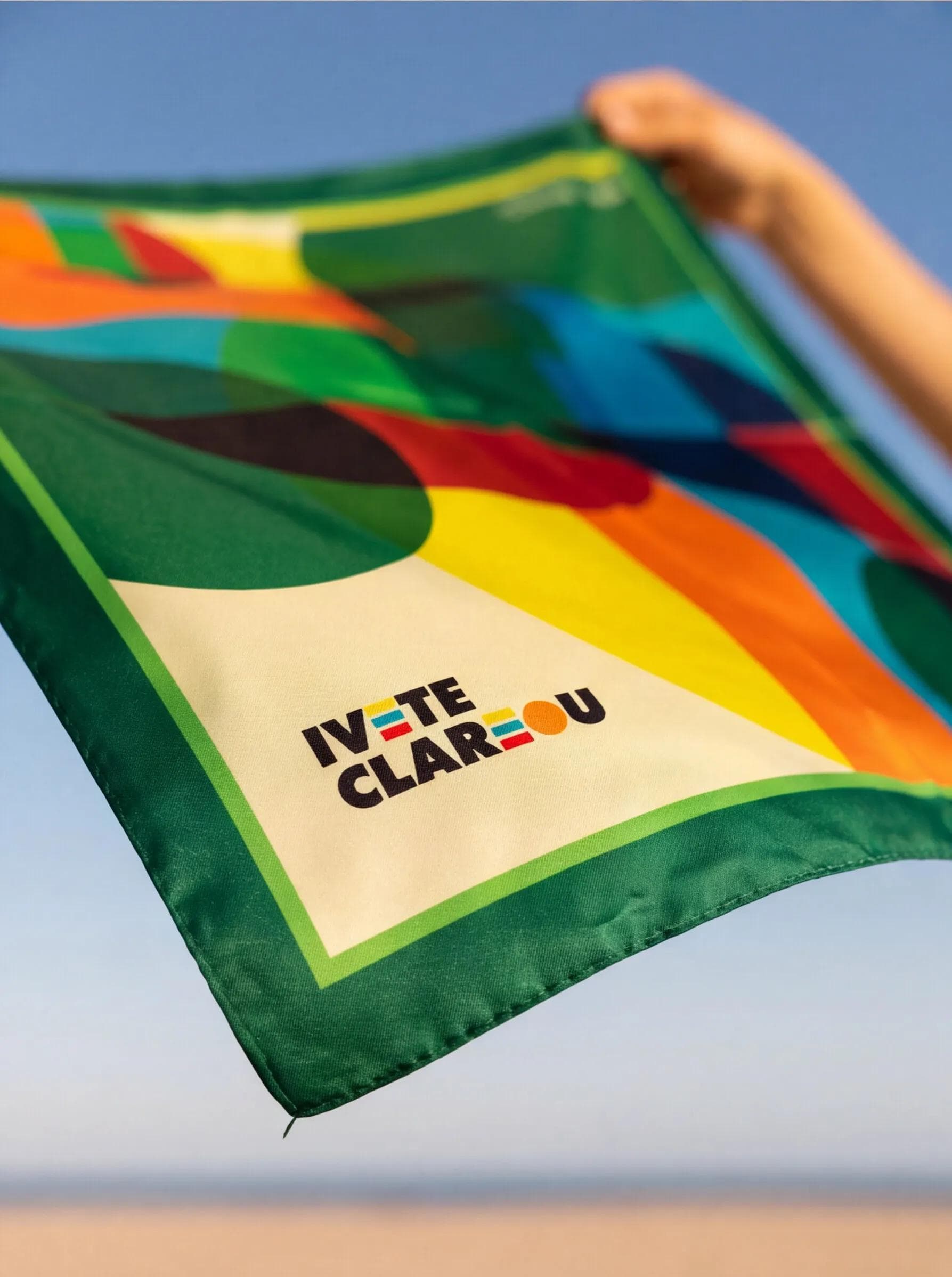 Lenço em cetim de seda personalizado Ivete Clareou